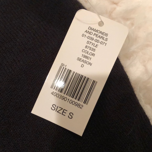 Black halter top- Small - Picture 3 of 4